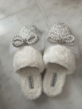 Gianni Bini Stay Cozy Bridal Slippers 10 NEW